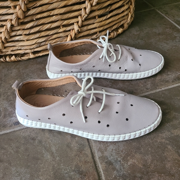 bueno Leather Sneaker Womens Size 38 Putty Color - Picture 7 of 10